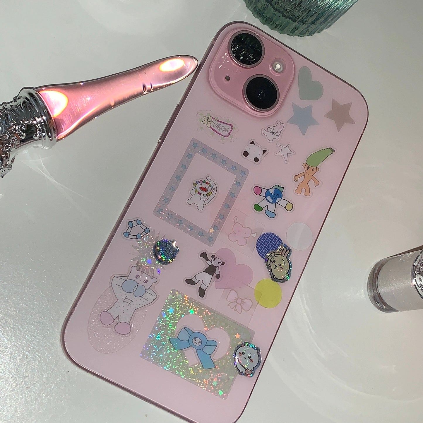 Use stickers to decorate phone case